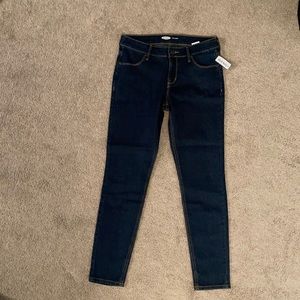 New Women’s Old Navy Super Skinny Petite Size 4 dark blue jeans